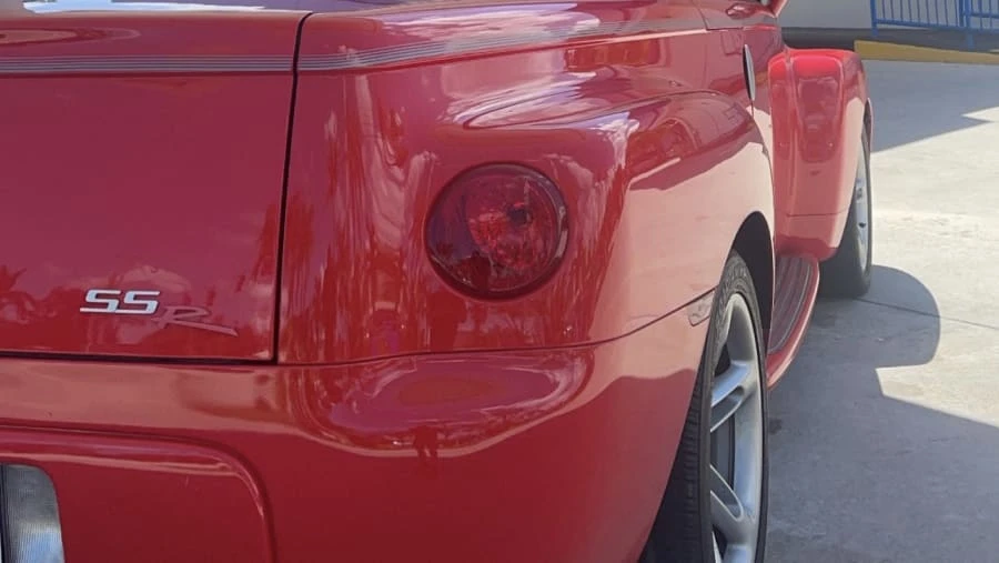2005 Chevrolet SSR - Image 8 of 15