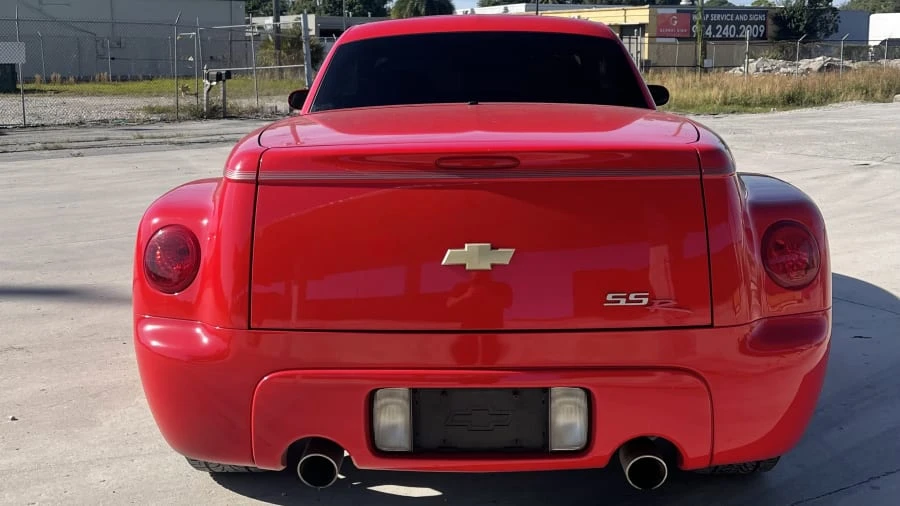 2005 Chevrolet SSR - Image 9 of 15