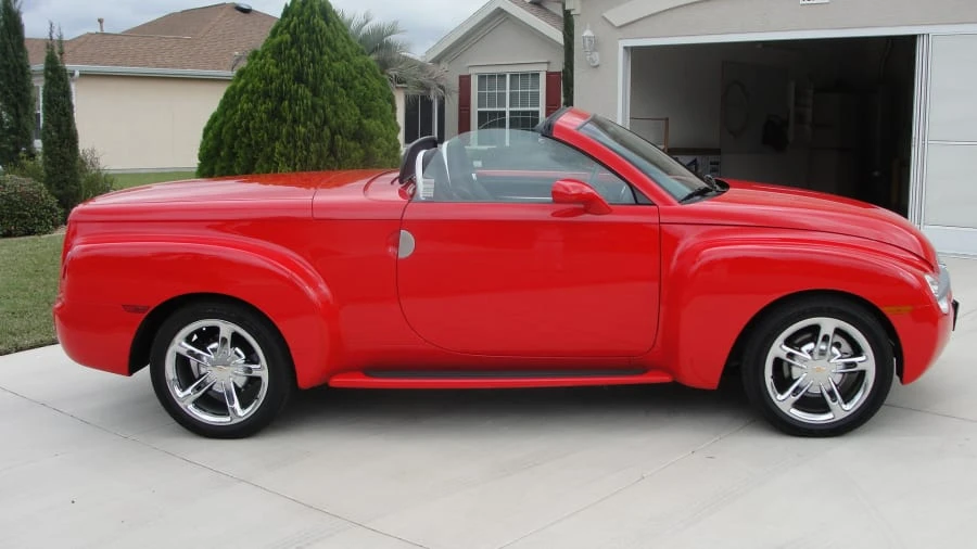 2005 Chevrolet SSR - Image 2 of 7