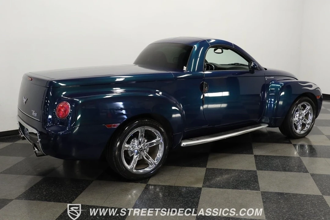 2005 Chevrolet SSR - Image 12 of 21