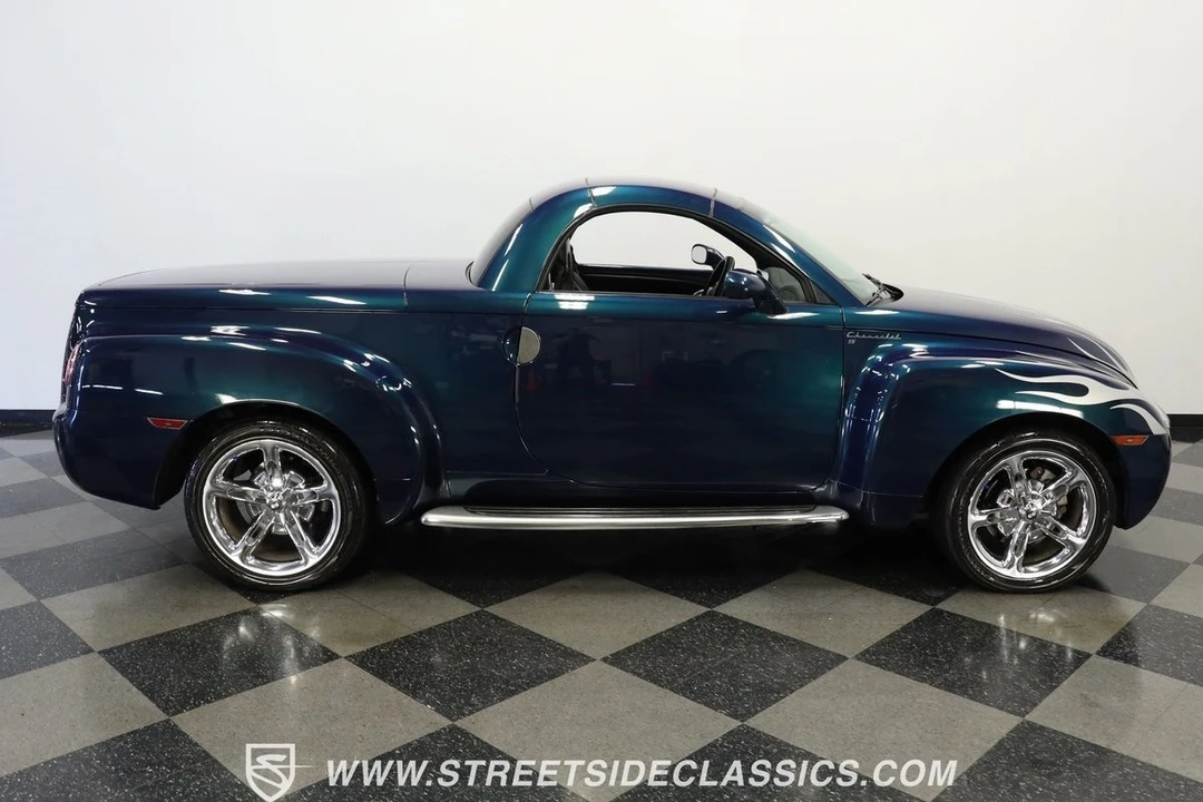 2005 Chevrolet SSR - Image 13 of 21