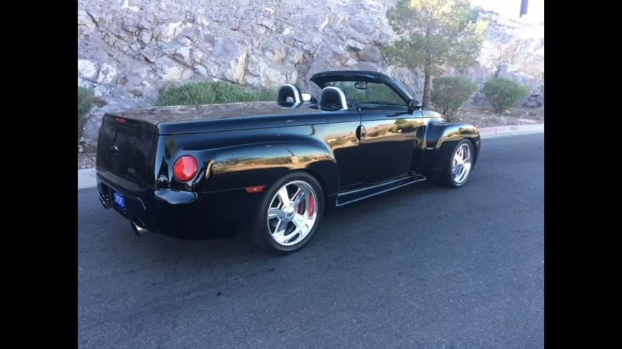 2005 Chevrolet SSR - Image 2 of 11