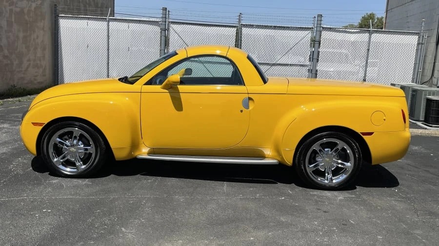 2005 Chevrolet SSR - Image 2 of 10