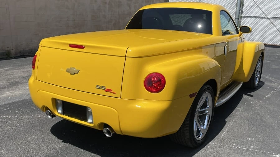 2005 Chevrolet SSR - Image 3 of 10