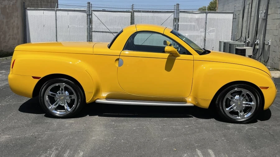 2005 Chevrolet SSR - Image 6 of 10
