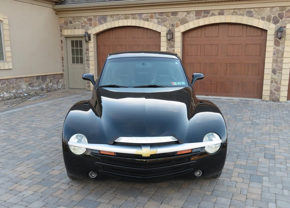 2005 Chevrolet SSR - Image 2 of 6