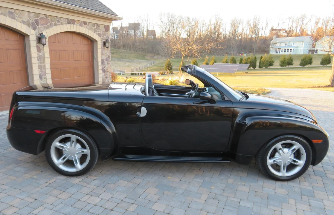 2005 Chevrolet SSR - Image 6 of 6