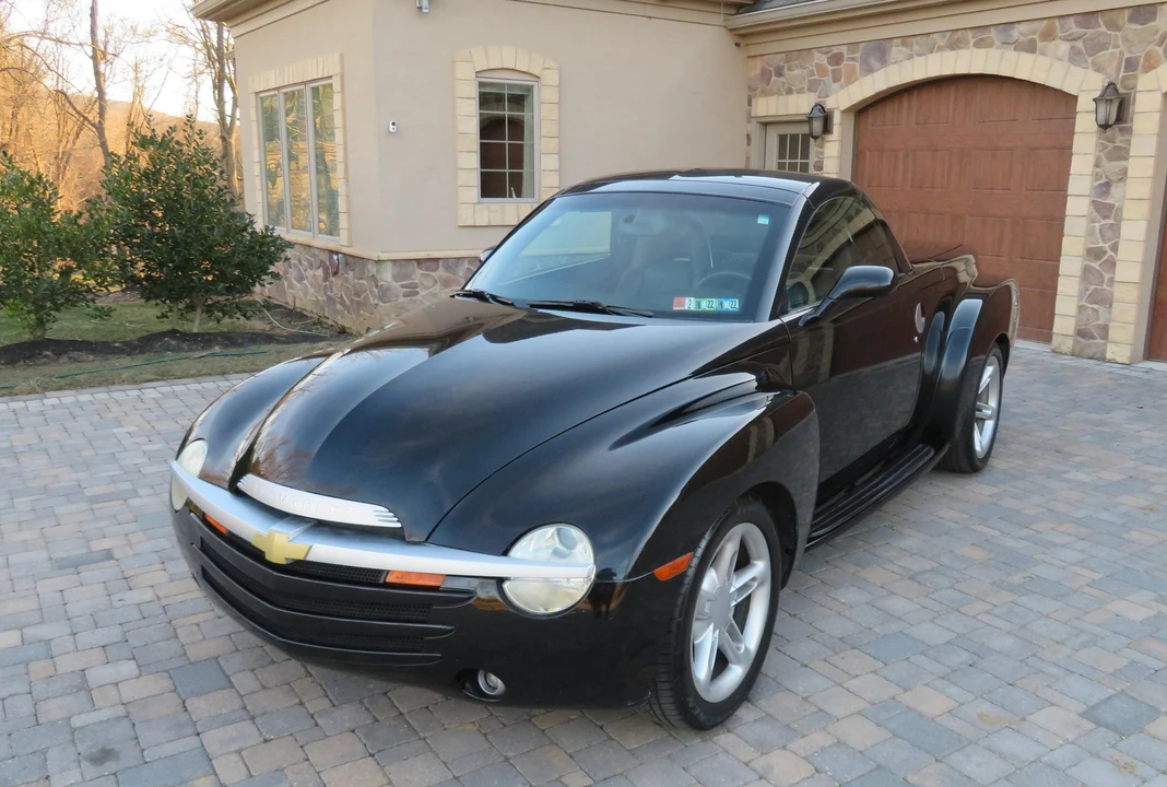 2005 Chevrolet SSR - Image 3 of 6