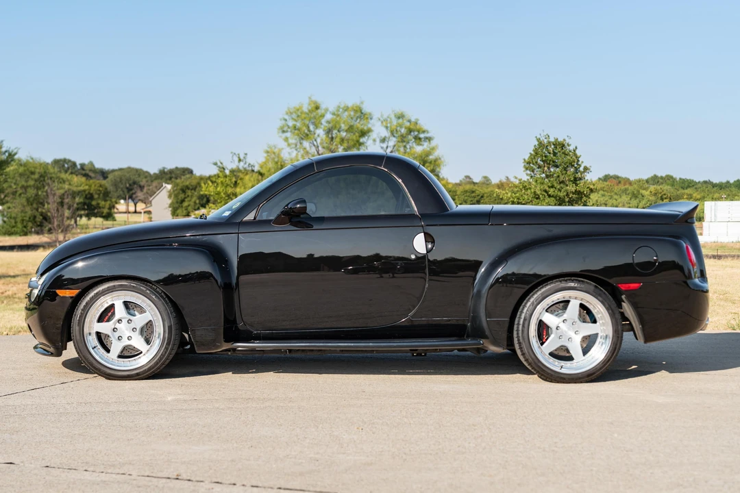 2005 Chevrolet SSR - Image 3 of 31