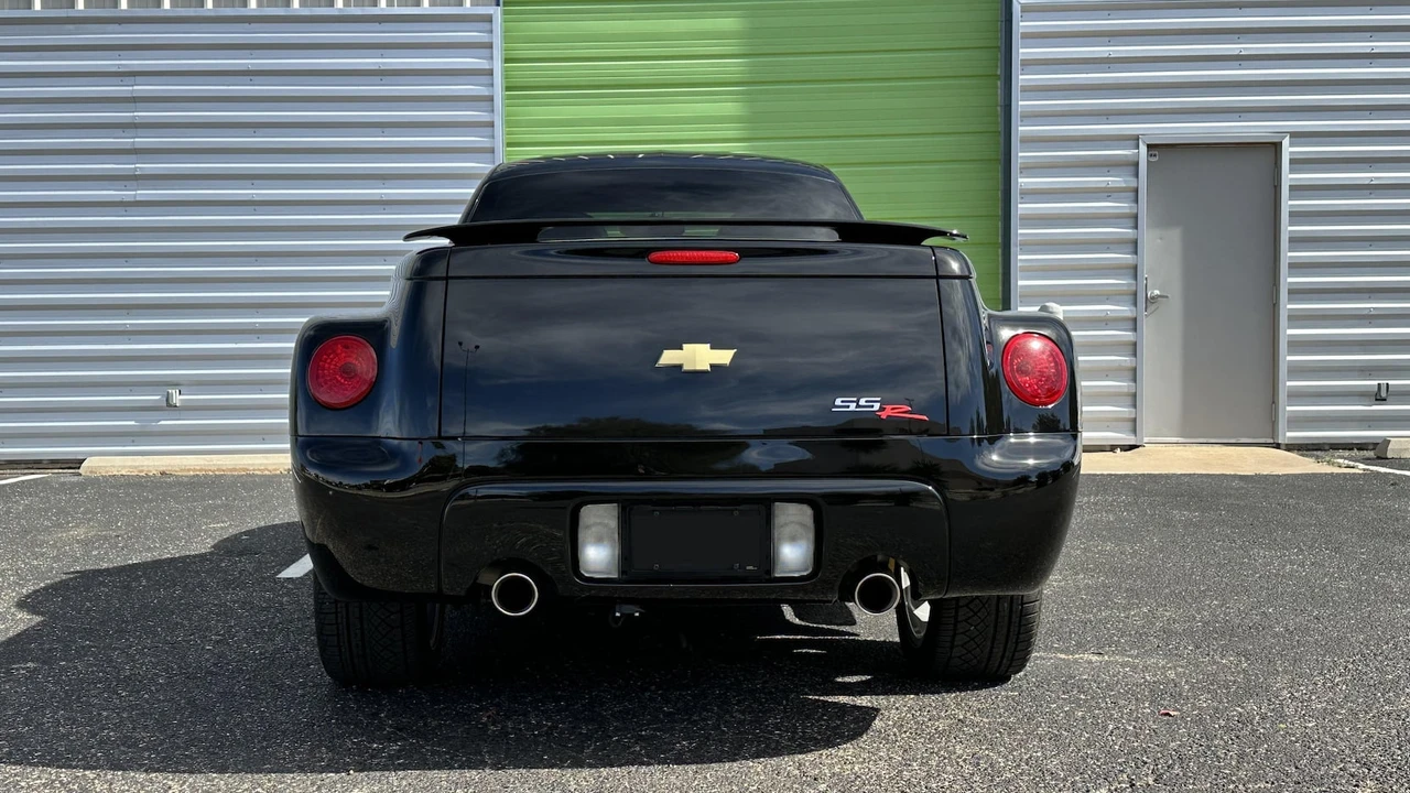 2005 Chevrolet SSR - Image 24 of 28