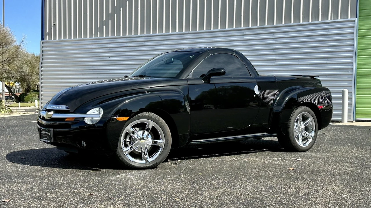 2005 Chevrolet SSR - Image 23 of 28