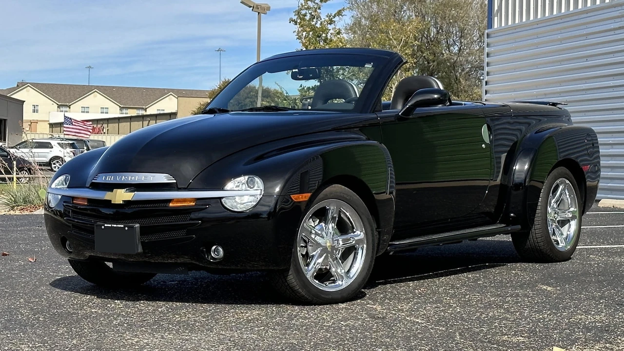 2005 Chevrolet SSR - Image 28 of 28