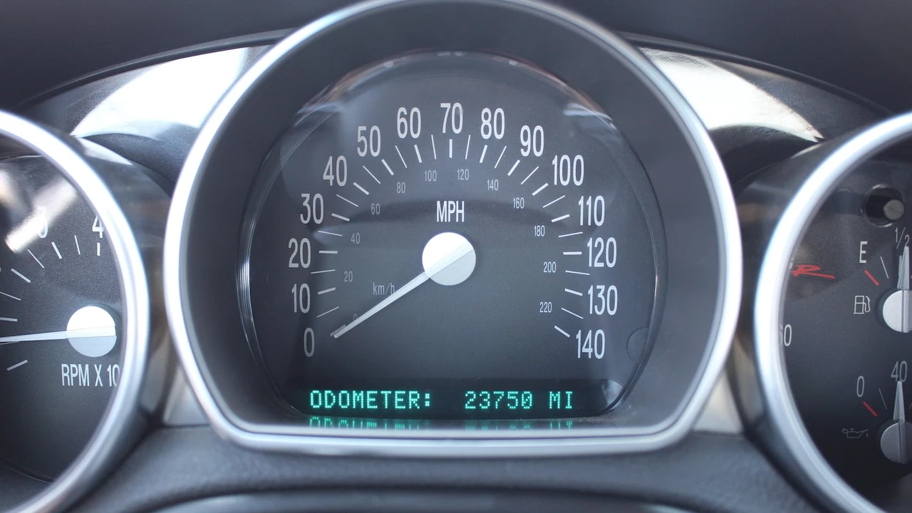 2005 Chevrolet SSR - Image 7 of 28