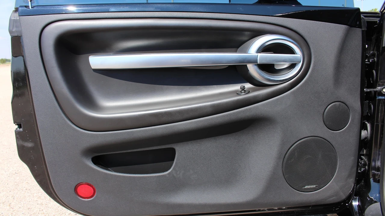2005 Chevrolet SSR - Image 14 of 28