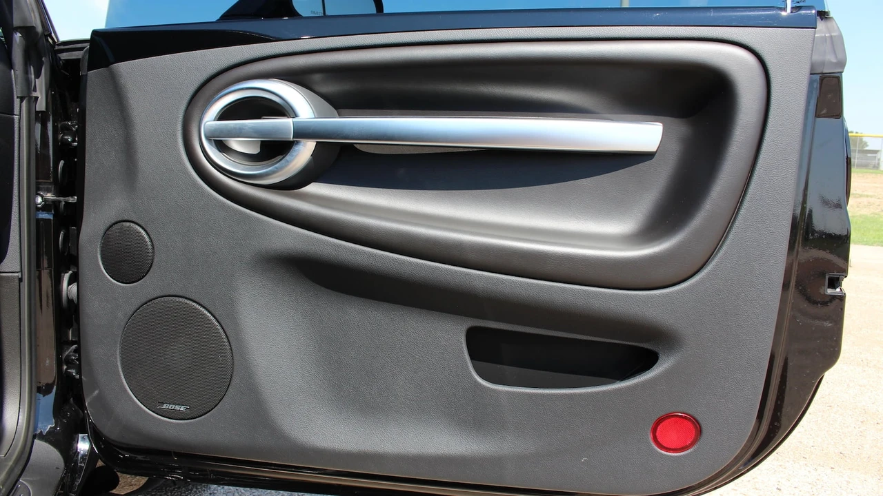 2005 Chevrolet SSR - Image 16 of 28