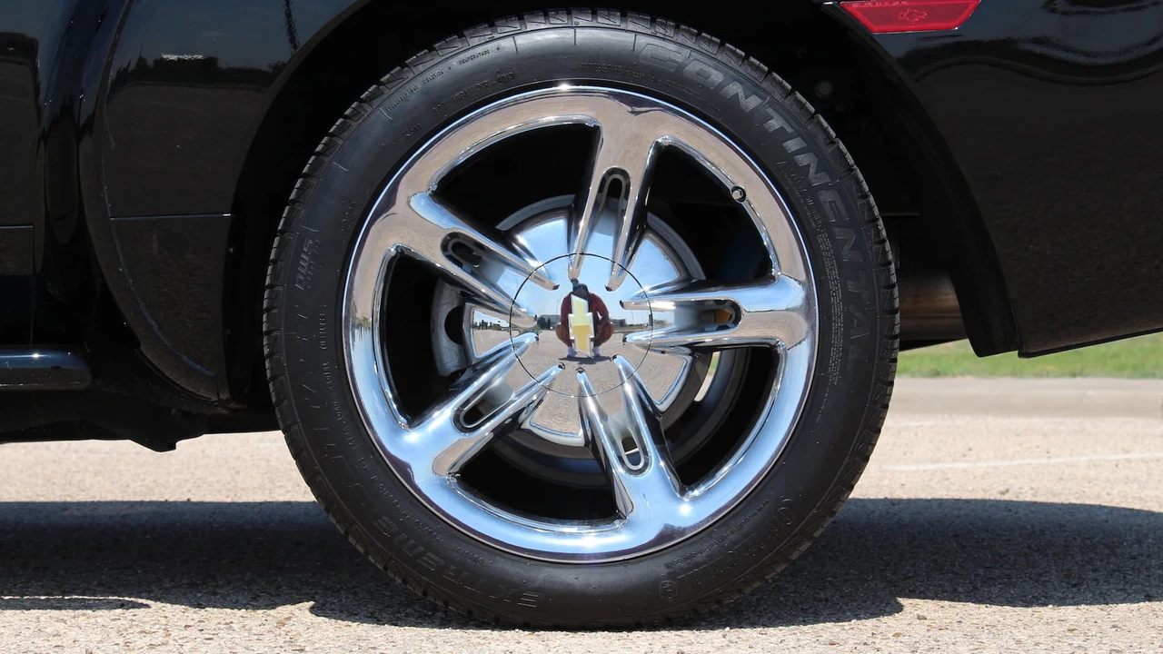 2005 Chevrolet SSR - Image 19 of 28