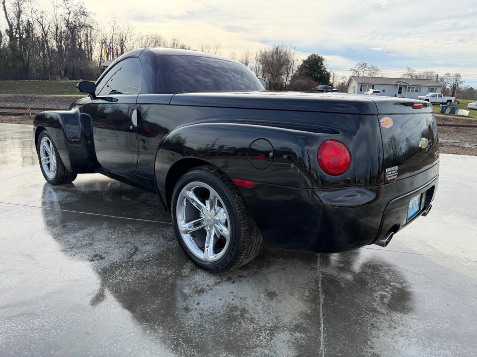 2005 Chevrolet SSR - Image 10 of 15