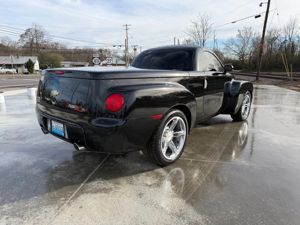 2005 Chevrolet SSR - Image 3 of 15