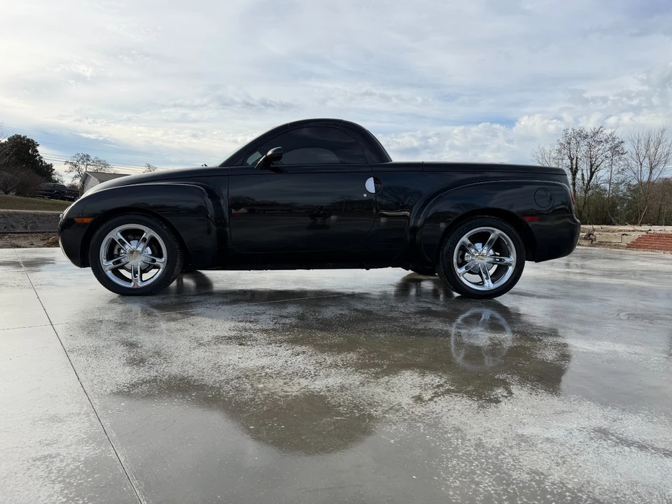 2005 Chevrolet SSR - Image 8 of 15