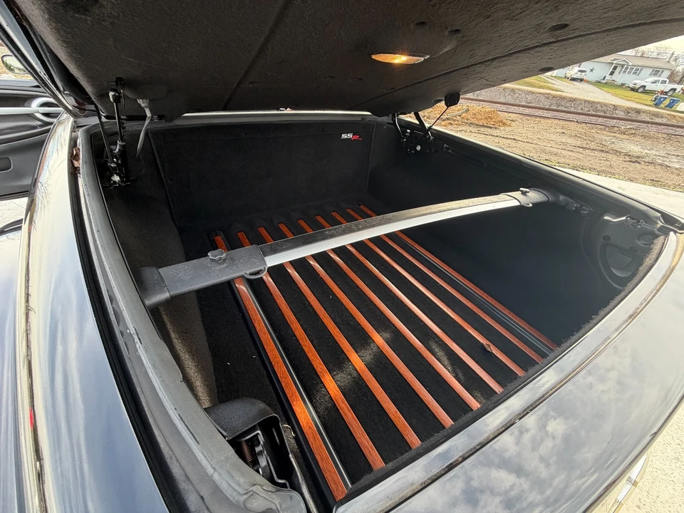 2005 Chevrolet SSR - Image 11 of 15
