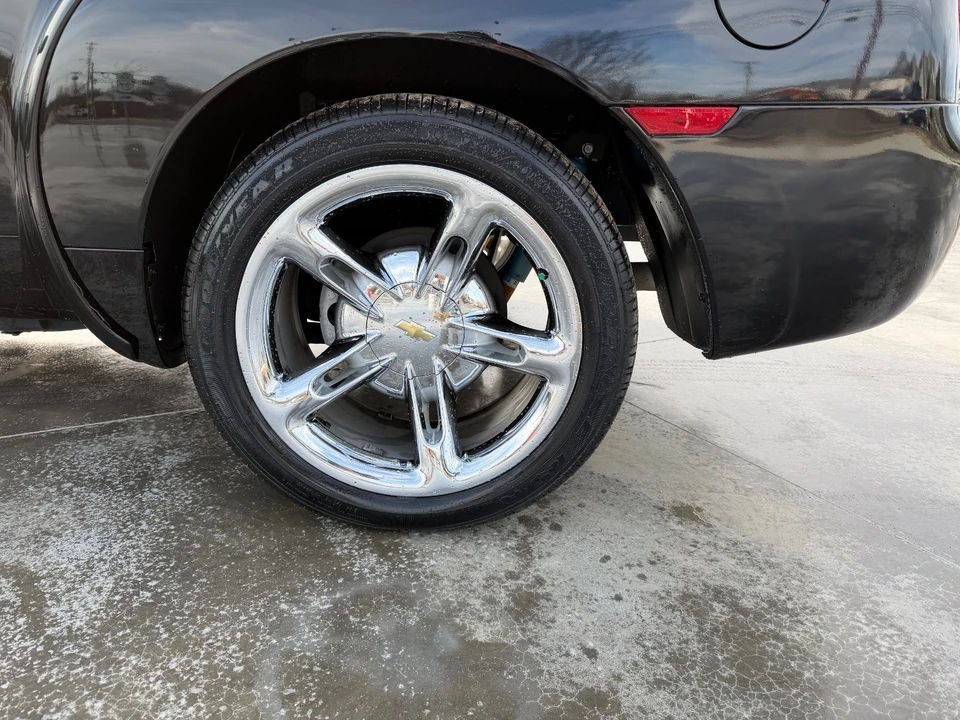 2005 Chevrolet SSR - Image 9 of 15