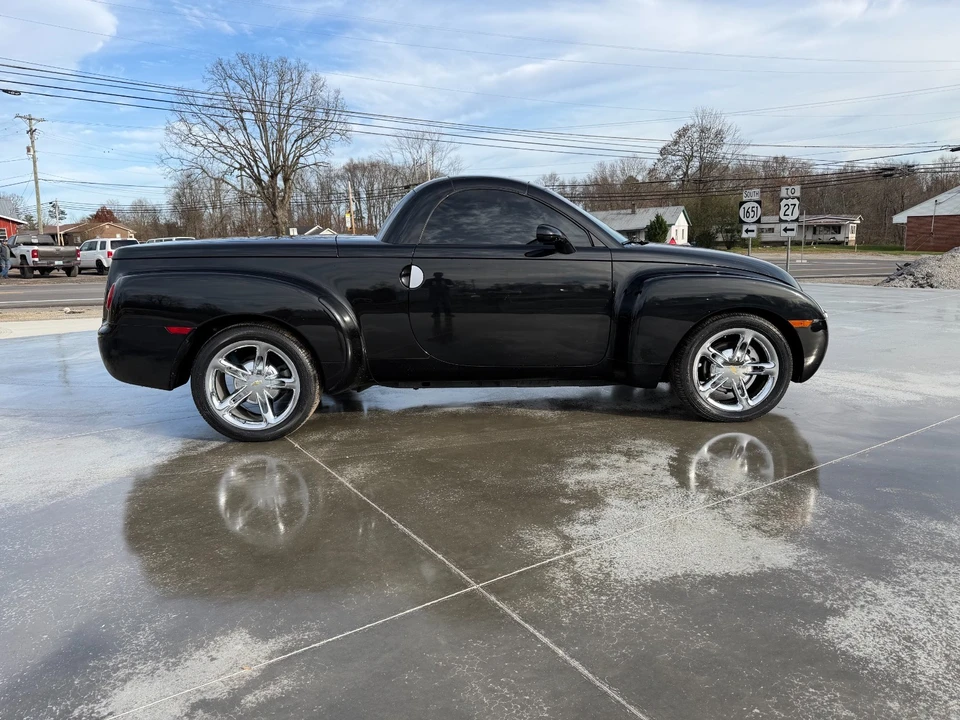 2005 Chevrolet SSR - Image 4 of 15