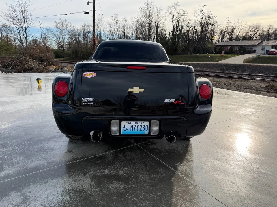 2005 Chevrolet SSR - Image 2 of 15
