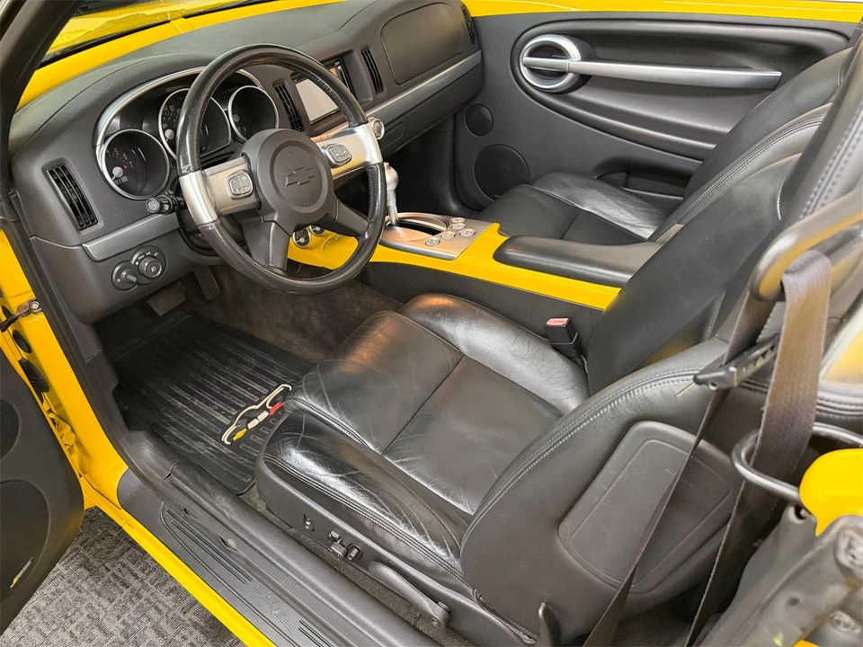 2005 Chevrolet SSR - Image 15 of 31