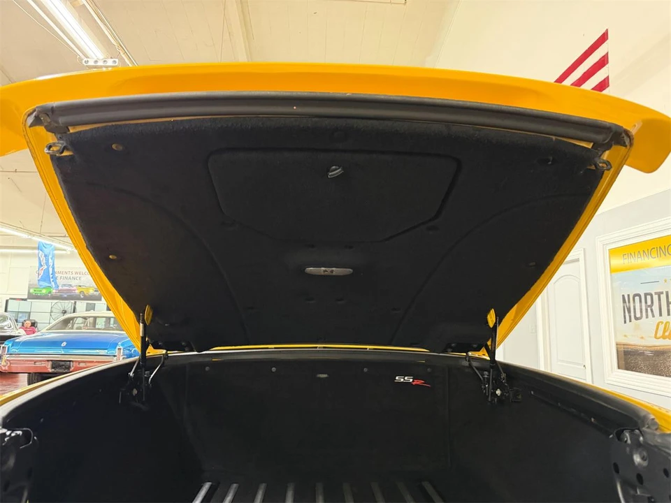 2005 Chevrolet SSR - Image 19 of 31