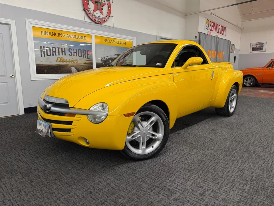 2005 Chevrolet SSR - Image 3 of 31