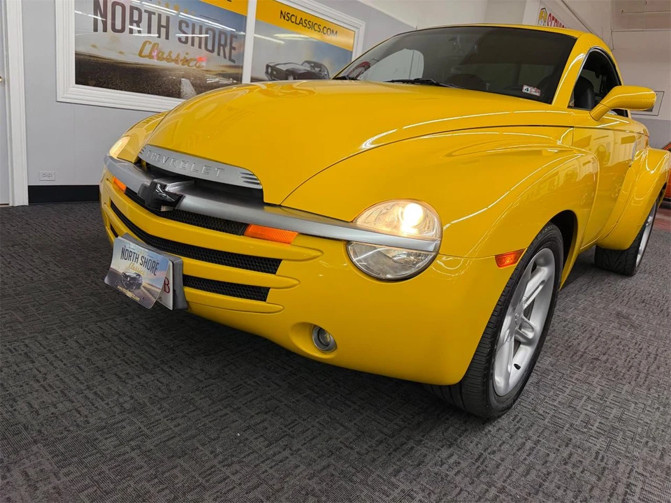 2005 Chevrolet SSR - Image 9 of 31