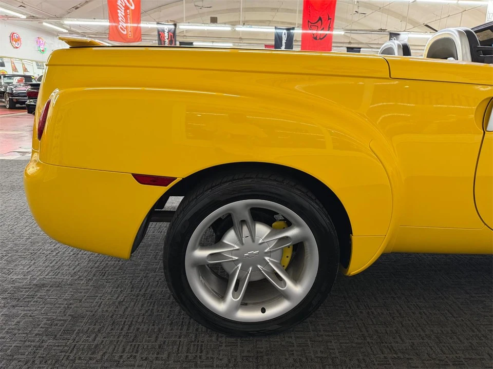 2005 Chevrolet SSR - Image 27 of 31