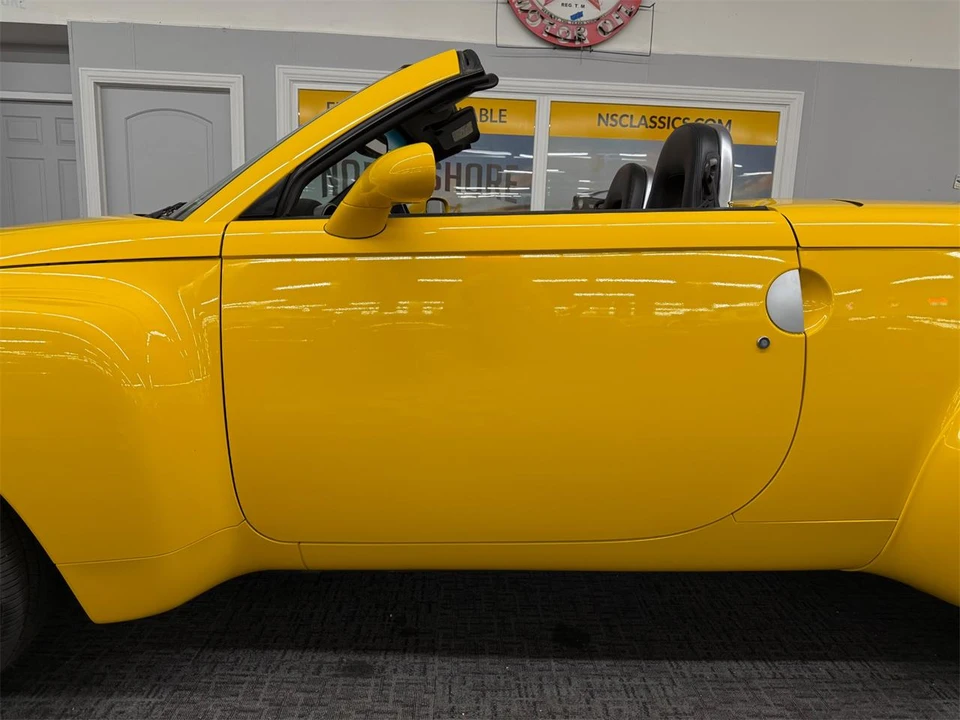 2005 Chevrolet SSR - Image 23 of 31