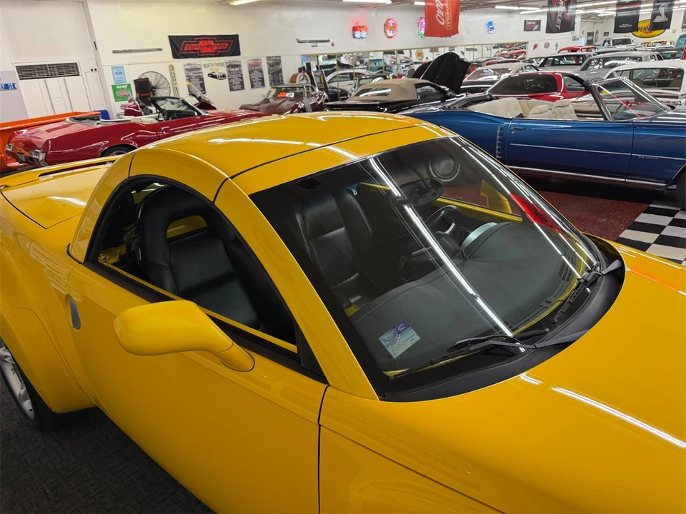 2005 Chevrolet SSR - Image 11 of 31