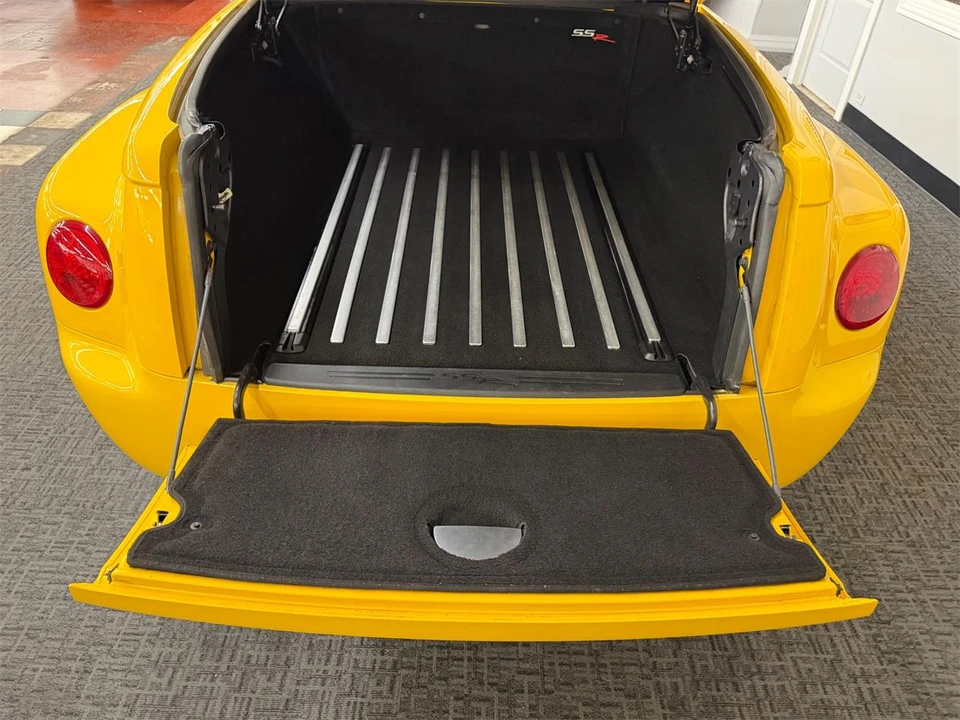 2005 Chevrolet SSR - Image 21 of 31