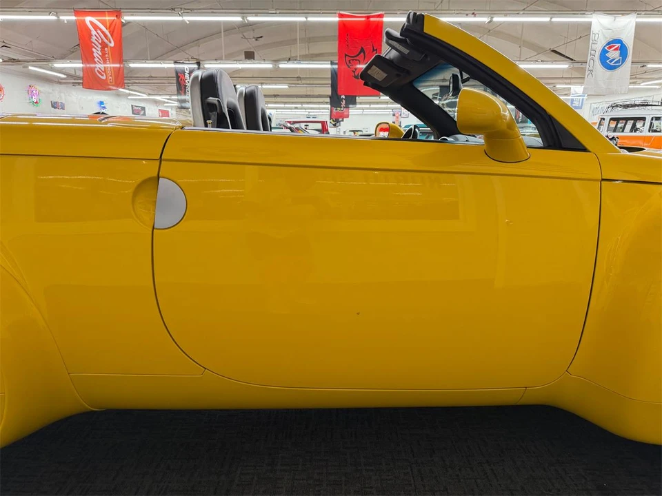 2005 Chevrolet SSR - Image 28 of 31
