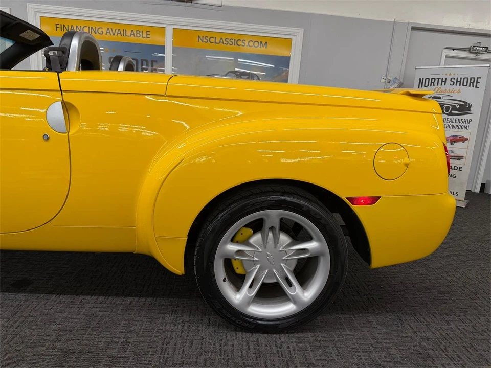 2005 Chevrolet SSR - Image 24 of 31