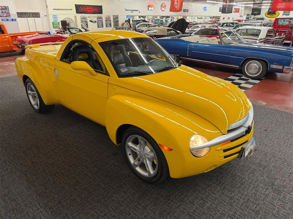 2005 Chevrolet SSR - Image 10 of 31