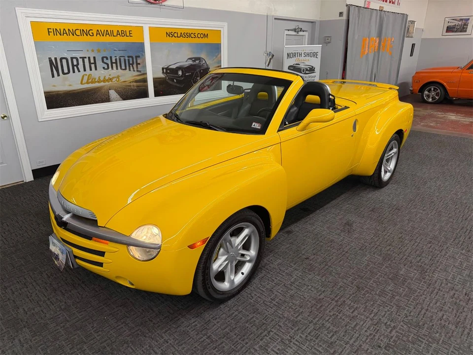 2005 Chevrolet SSR - Image 2 of 31