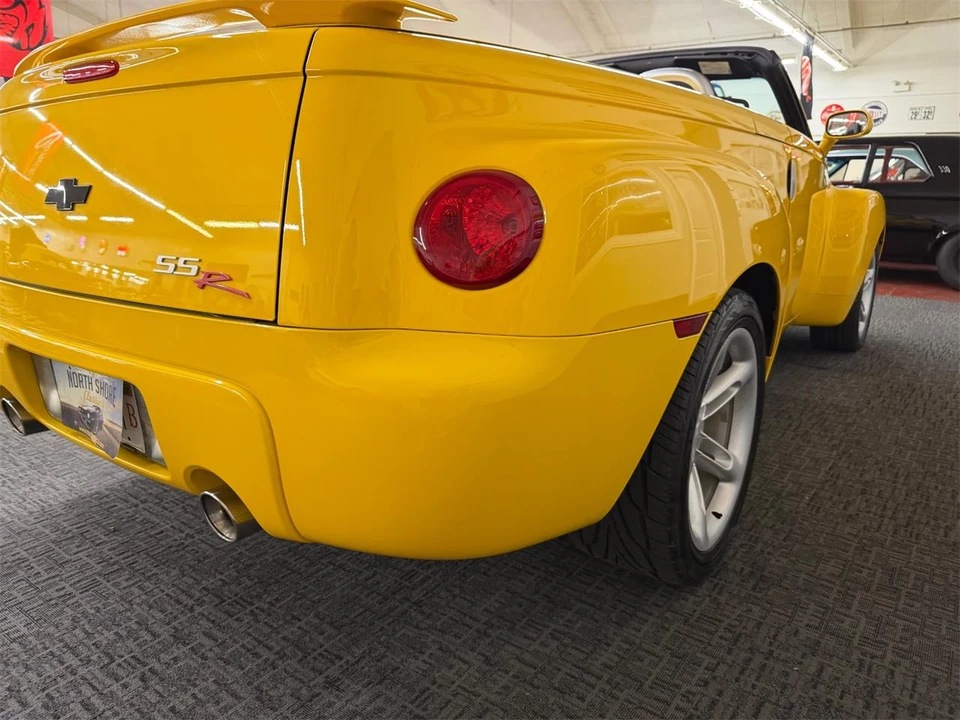 2005 Chevrolet SSR - Image 30 of 31