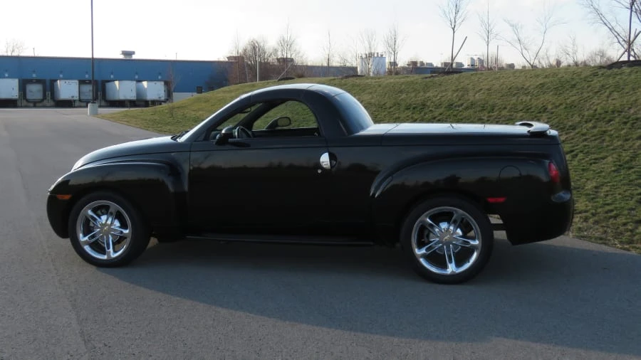 2005 Chevrolet SSR - Image 2 of 19