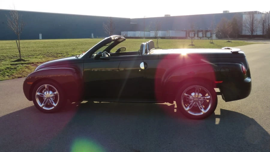 2005 Chevrolet SSR - Image 7 of 19