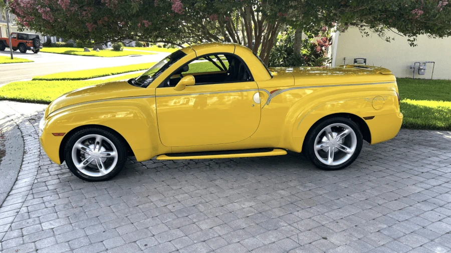 2005 Chevrolet SSR - Image 2 of 14
