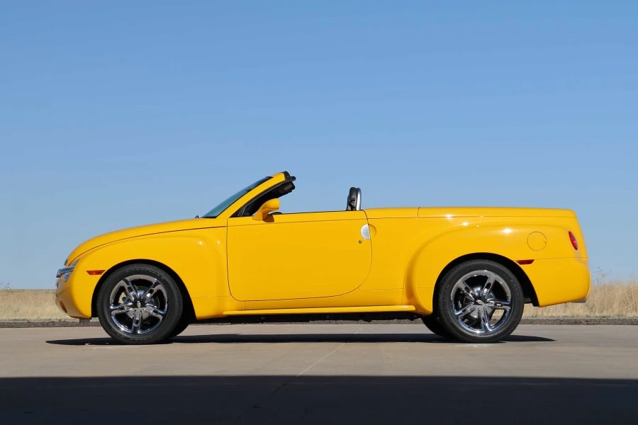 2005 Chevrolet SSR - Image 2 of 31