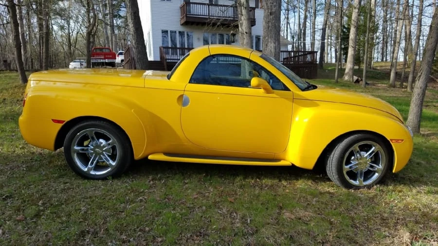 2005 Chevrolet SSR - Image 2 of 12