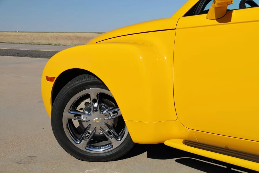 2005 Chevrolet SSR - Image 12 of 31