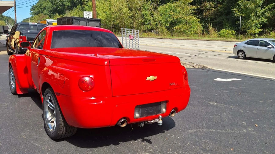 2005 Chevrolet SSR - Image 3 of 15