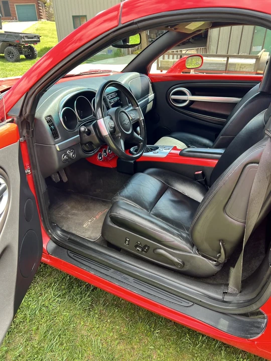 2005 Chevrolet SSR - Image 9 of 10