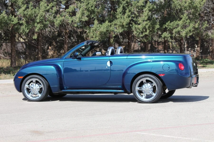 2005 Chevrolet SSR - Image 12 of 31