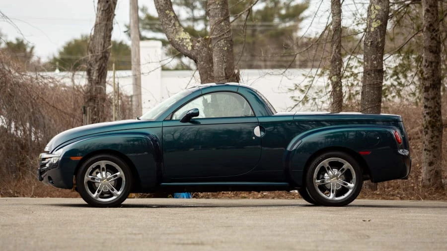 2005 Chevrolet SSR - Image 2 of 21
